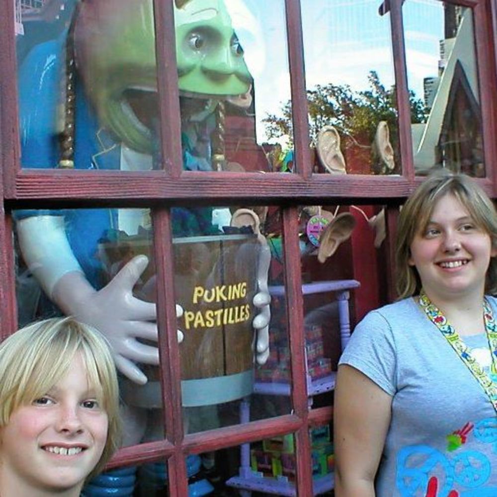 Meet your Posher, Dena